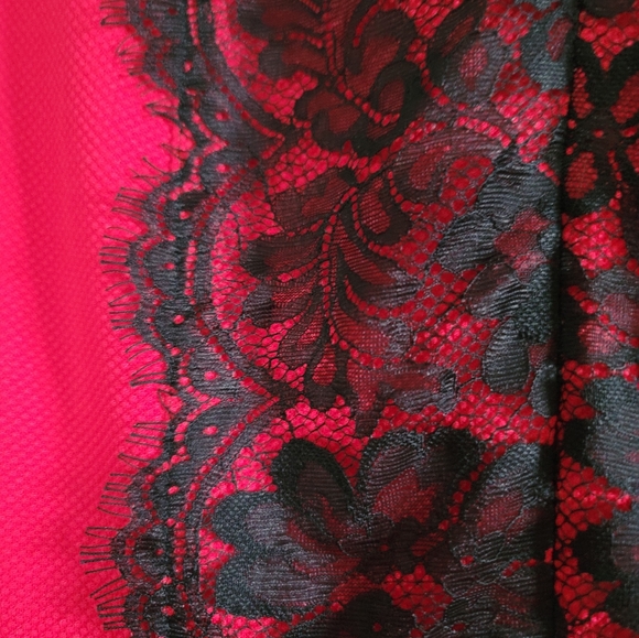 Dress Red with black lace; form fitting - Picture 5 of 5